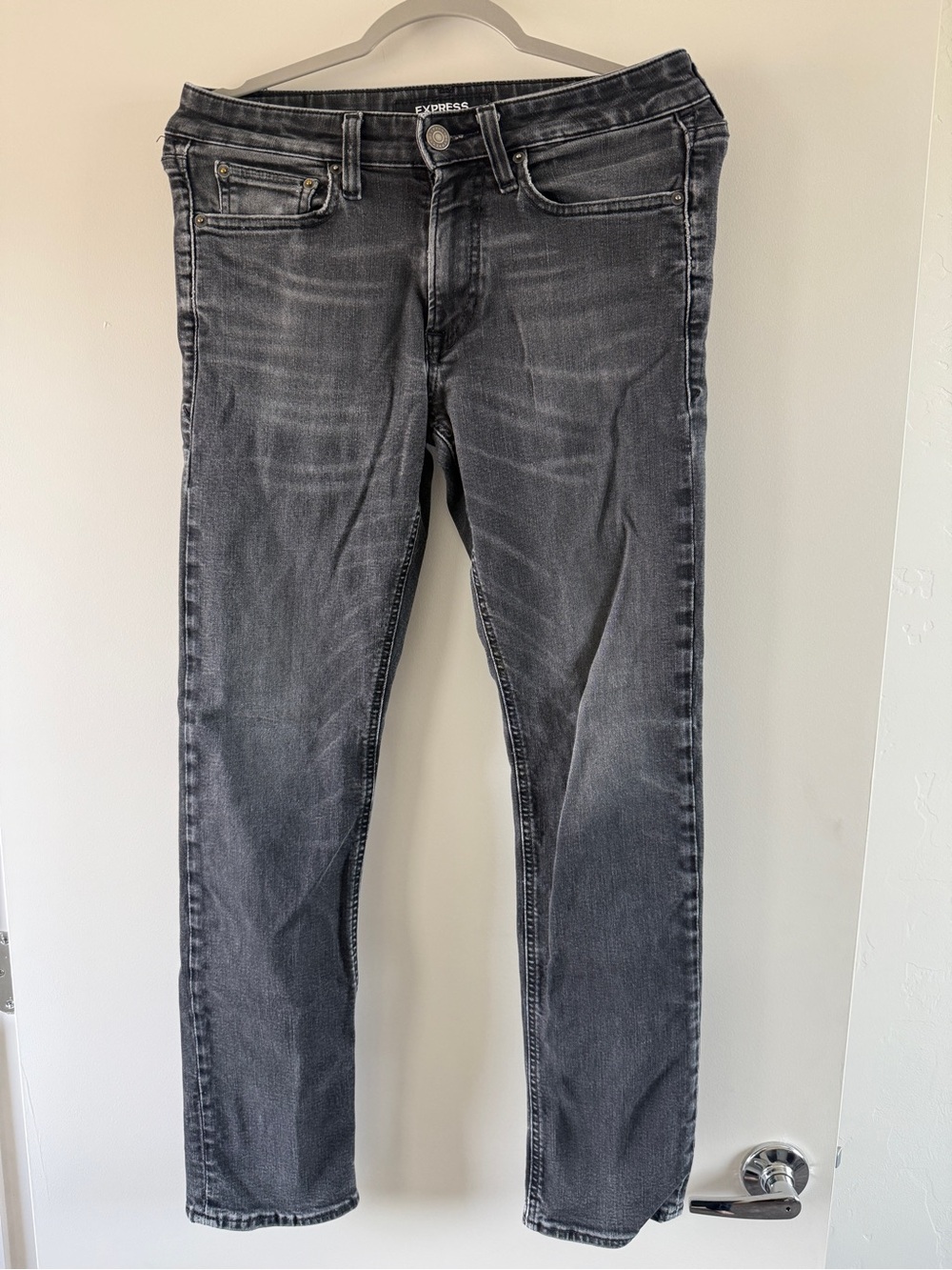 Express Men’s Slim Straight Jeans in Washed Black